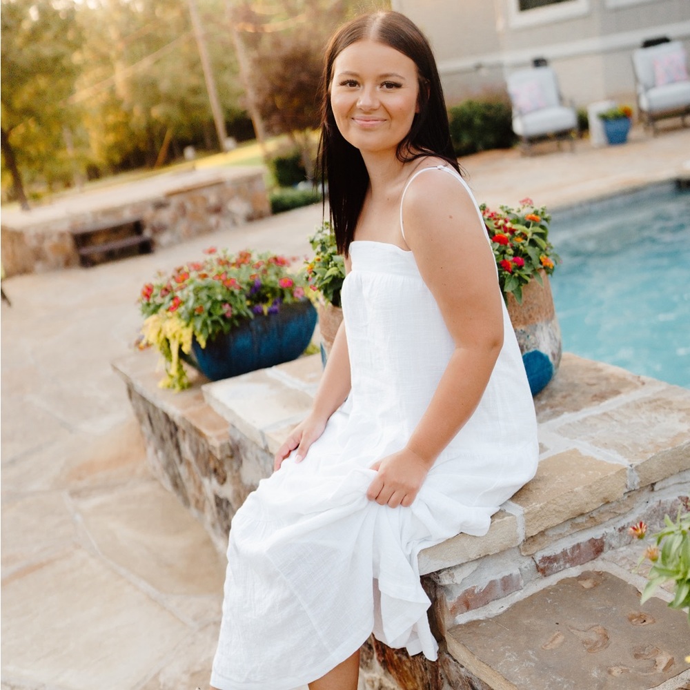 Meet your Posher, Hallie - Picture 3 of 3